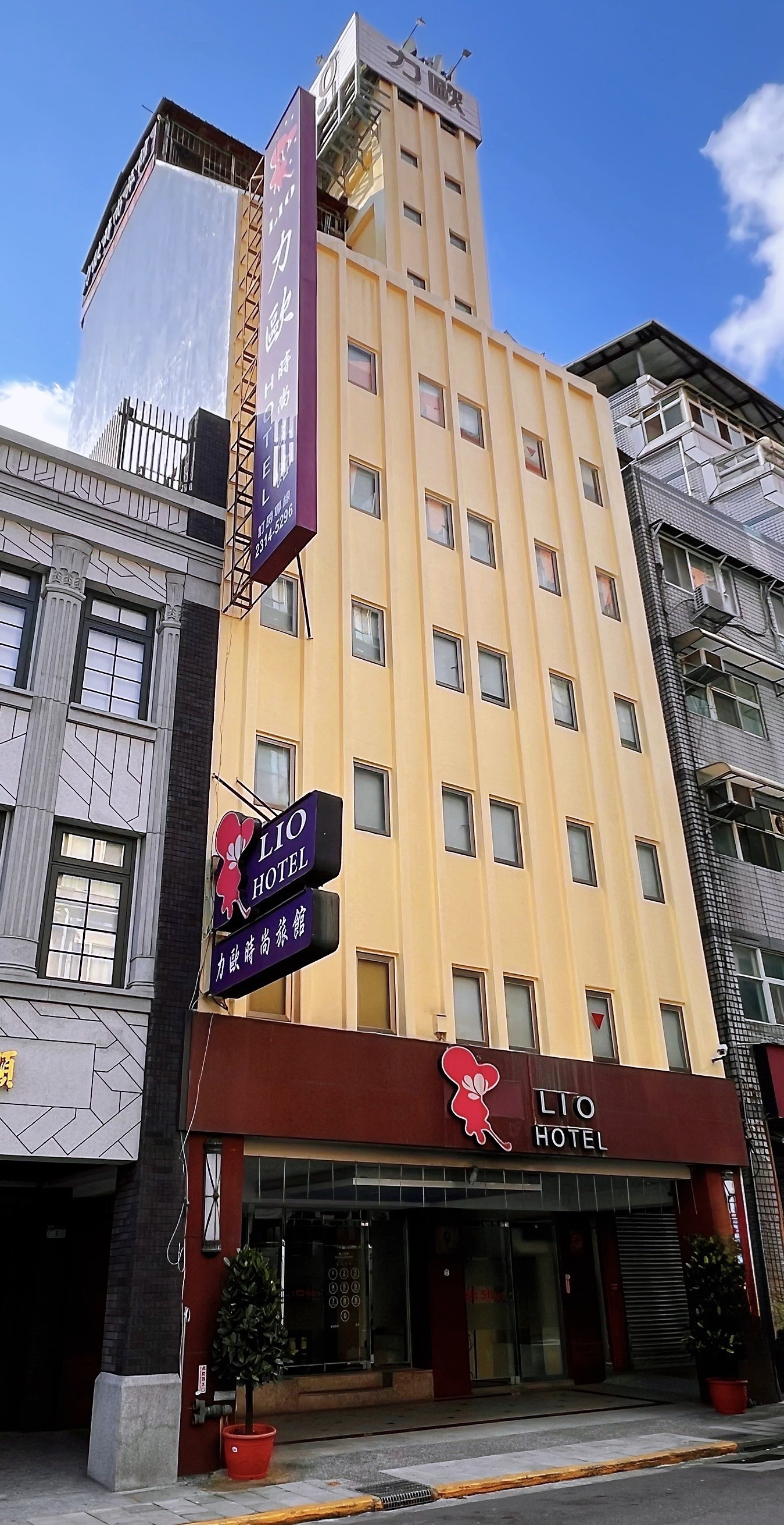 力歐時尚旅館站前館 - 門面招牌設計